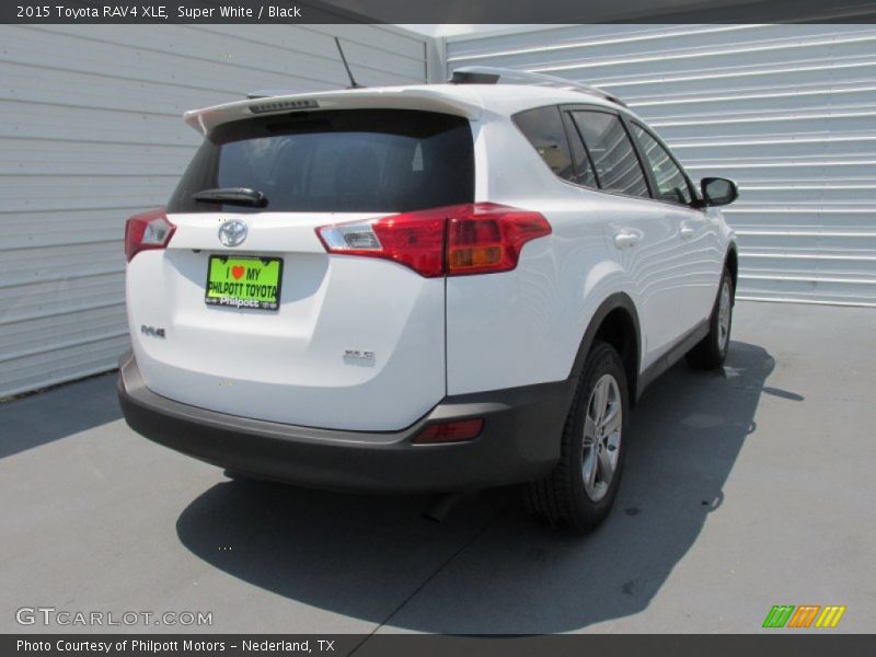 Super White / Black 2015 Toyota RAV4 XLE