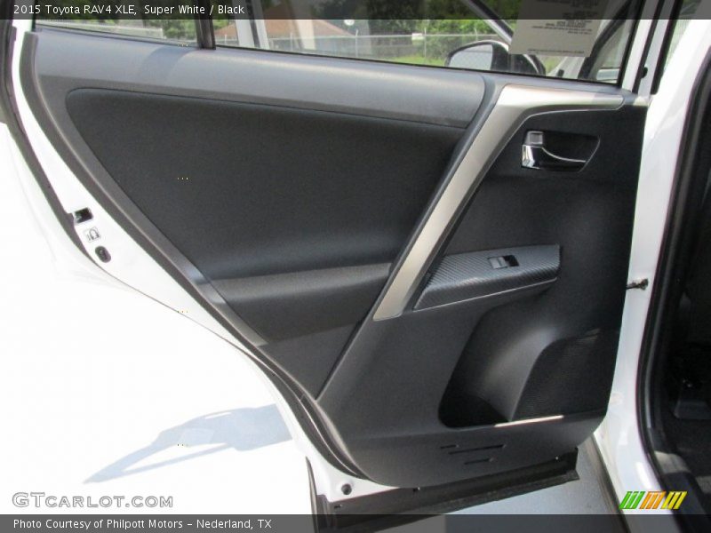Super White / Black 2015 Toyota RAV4 XLE