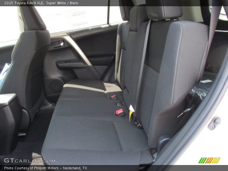 Super White / Black 2015 Toyota RAV4 XLE