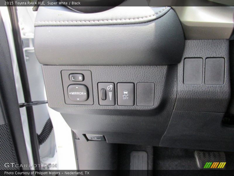 Super White / Black 2015 Toyota RAV4 XLE