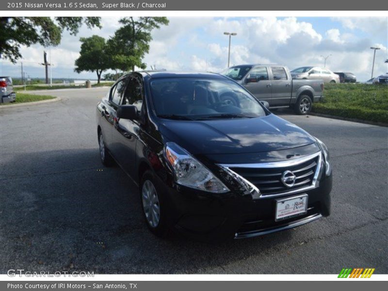 Super Black / Charcoal 2015 Nissan Versa 1.6 S Sedan