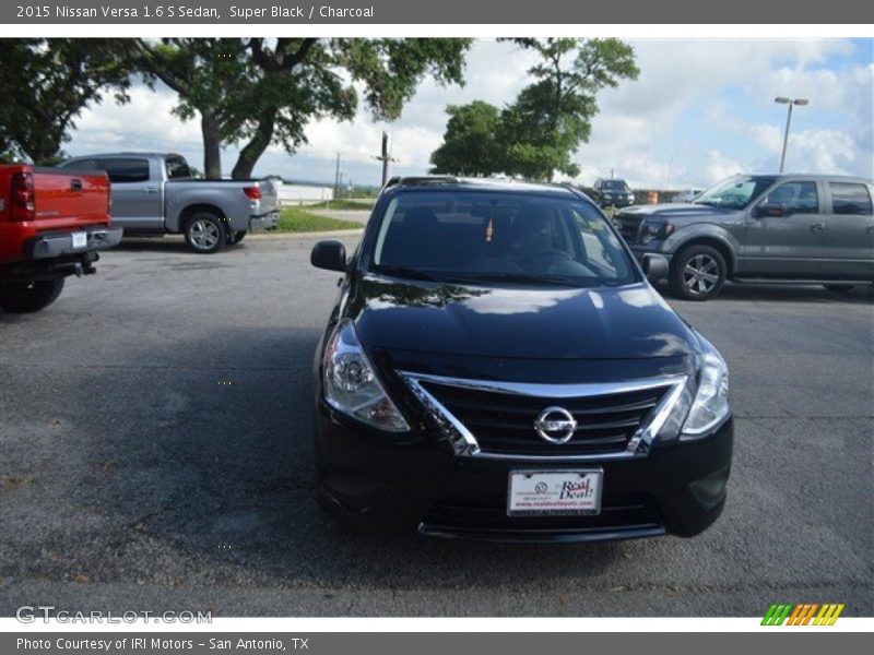 Super Black / Charcoal 2015 Nissan Versa 1.6 S Sedan