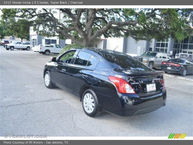 Super Black / Charcoal 2015 Nissan Versa 1.6 S Sedan