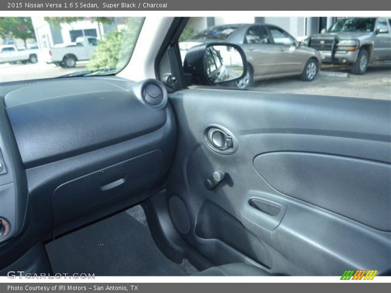 Super Black / Charcoal 2015 Nissan Versa 1.6 S Sedan