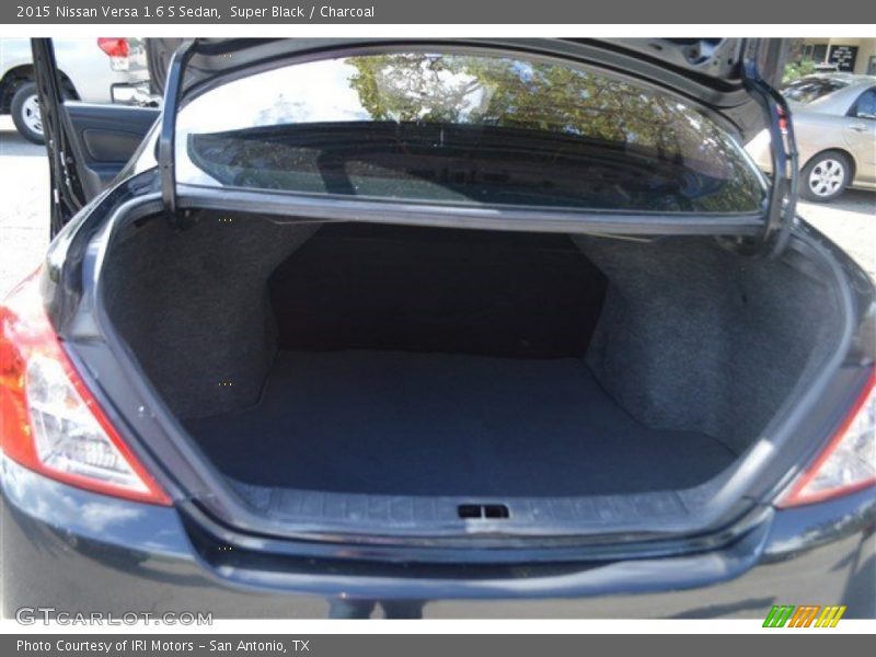 Super Black / Charcoal 2015 Nissan Versa 1.6 S Sedan