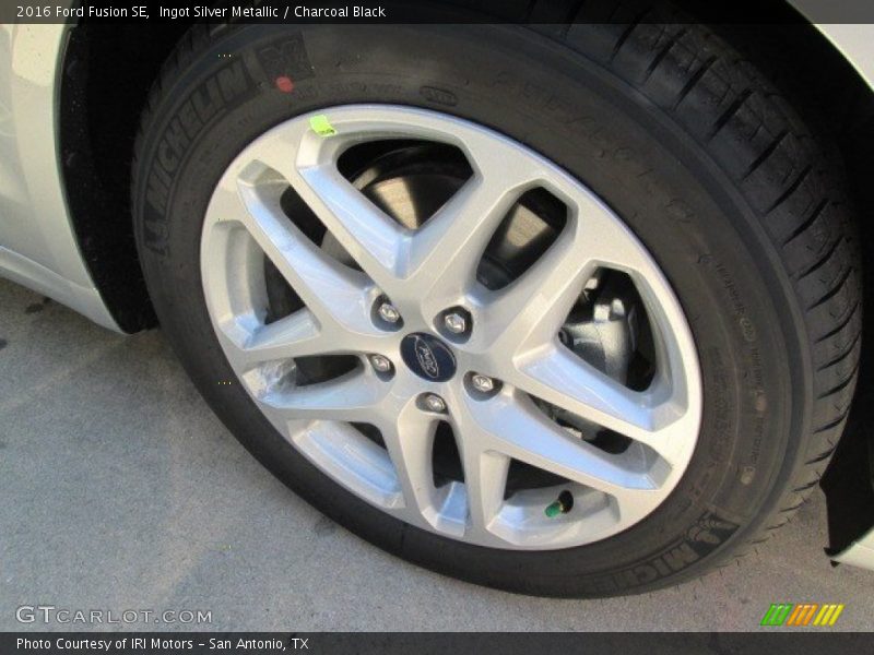 Ingot Silver Metallic / Charcoal Black 2016 Ford Fusion SE