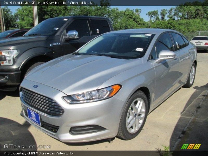 Ingot Silver Metallic / Charcoal Black 2016 Ford Fusion SE