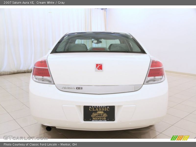 Cream White / Gray 2007 Saturn Aura XE