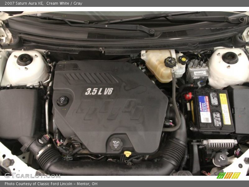 Cream White / Gray 2007 Saturn Aura XE