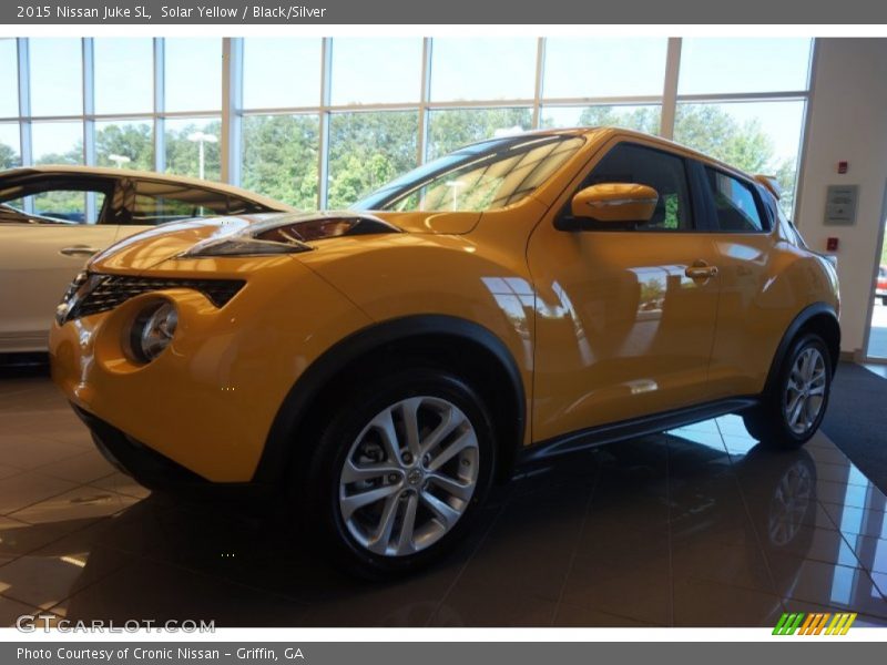 Front 3/4 View of 2015 Juke SL