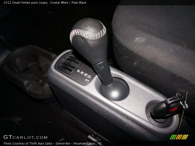 Crystal White / Plain Black 2012 Smart fortwo pure coupe