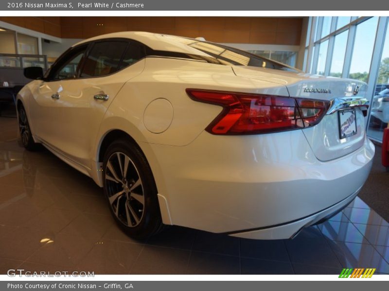 Pearl White / Cashmere 2016 Nissan Maxima S