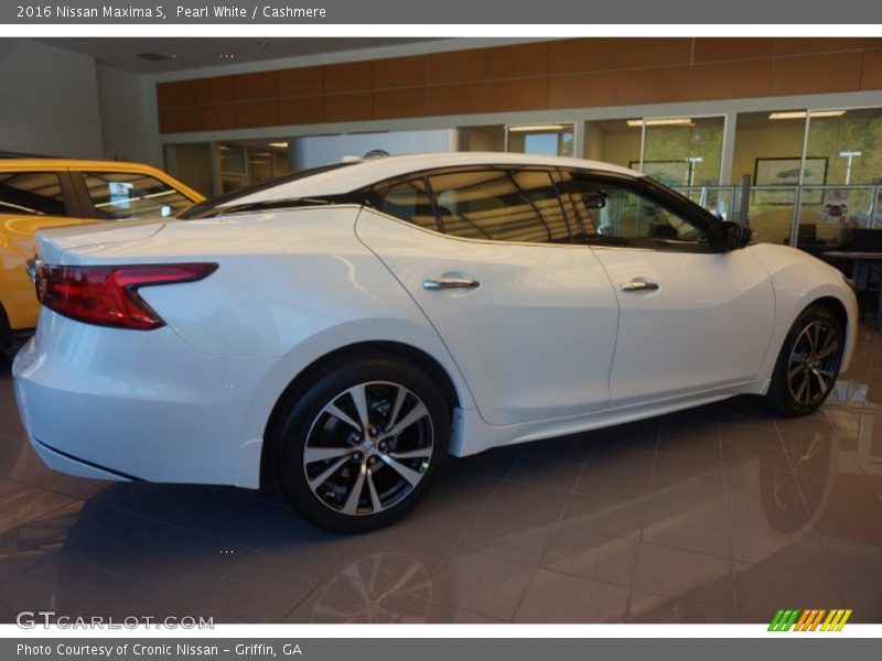 Pearl White / Cashmere 2016 Nissan Maxima S