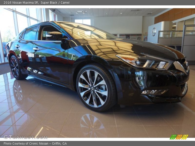 Front 3/4 View of 2016 Maxima SR