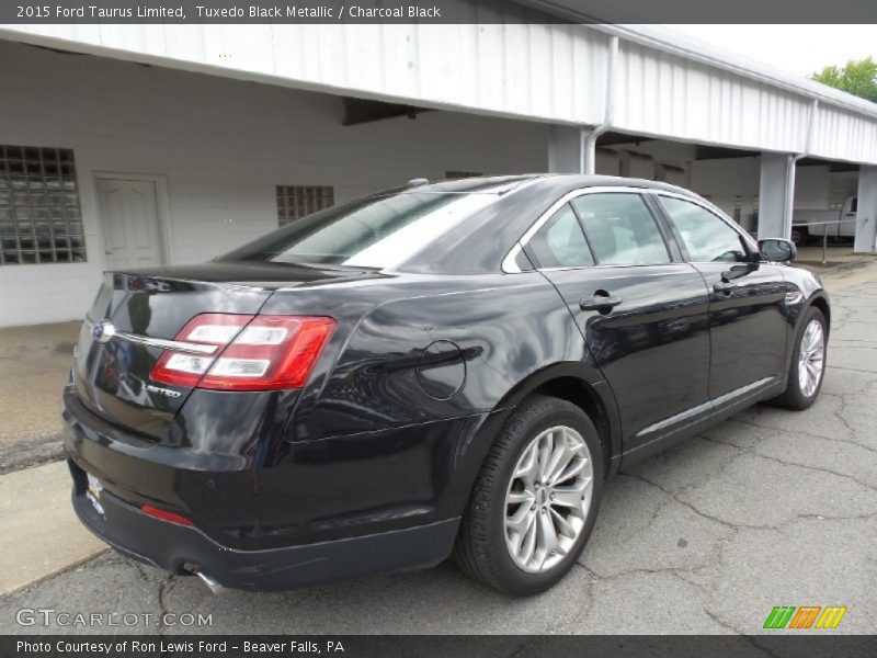 Tuxedo Black Metallic / Charcoal Black 2015 Ford Taurus Limited