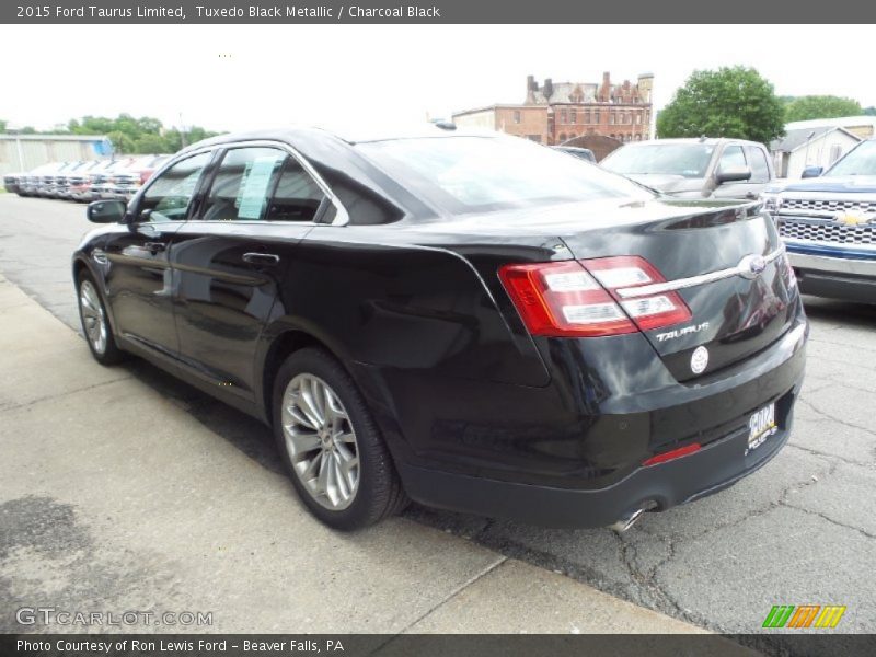 Tuxedo Black Metallic / Charcoal Black 2015 Ford Taurus Limited
