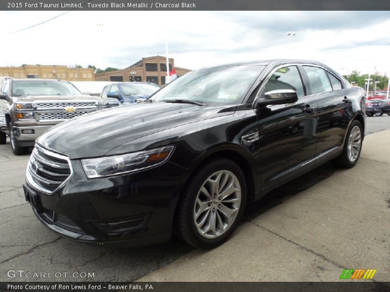 Tuxedo Black Metallic / Charcoal Black 2015 Ford Taurus Limited