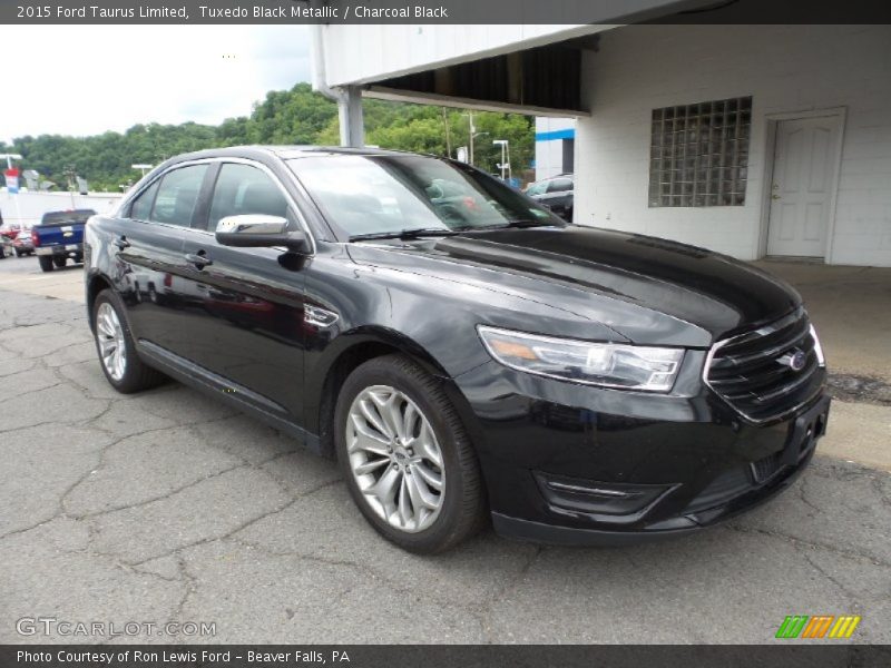 Tuxedo Black Metallic / Charcoal Black 2015 Ford Taurus Limited