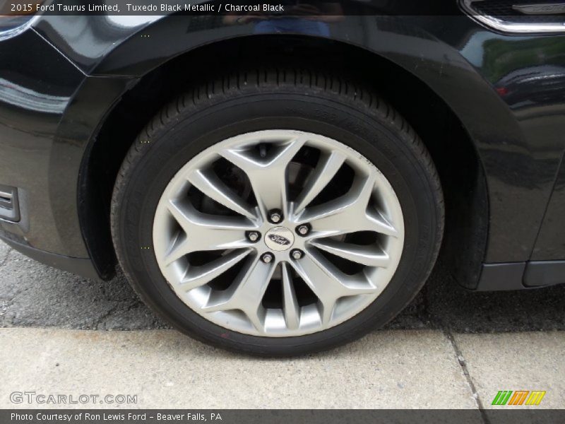 Tuxedo Black Metallic / Charcoal Black 2015 Ford Taurus Limited