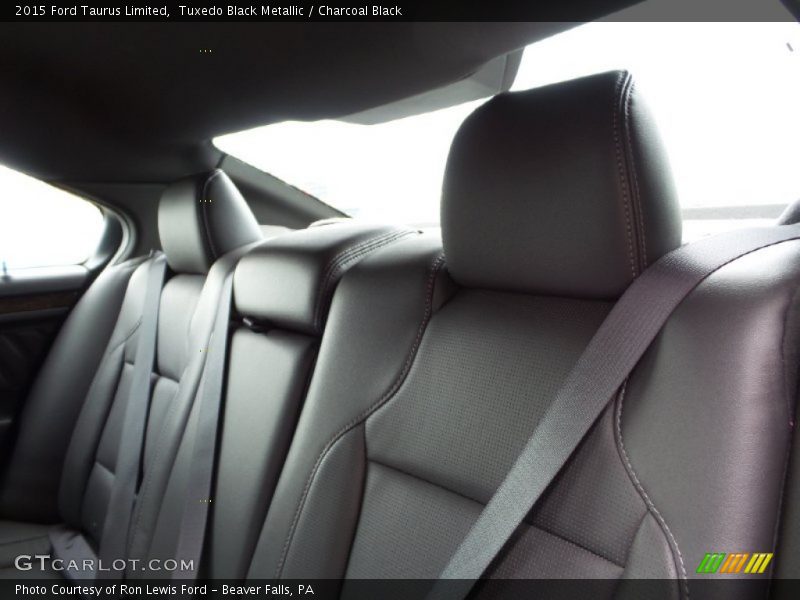 Tuxedo Black Metallic / Charcoal Black 2015 Ford Taurus Limited