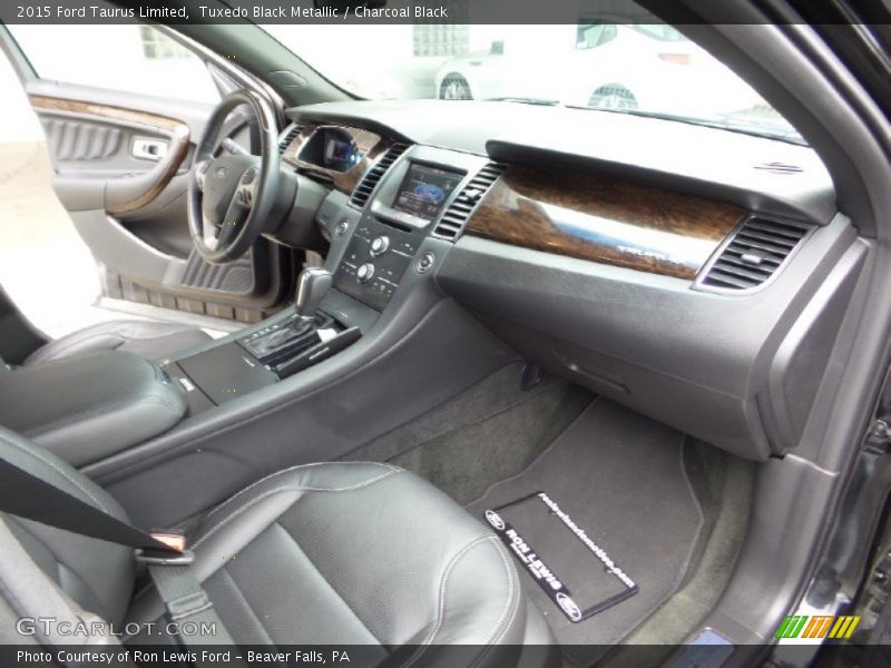 Tuxedo Black Metallic / Charcoal Black 2015 Ford Taurus Limited