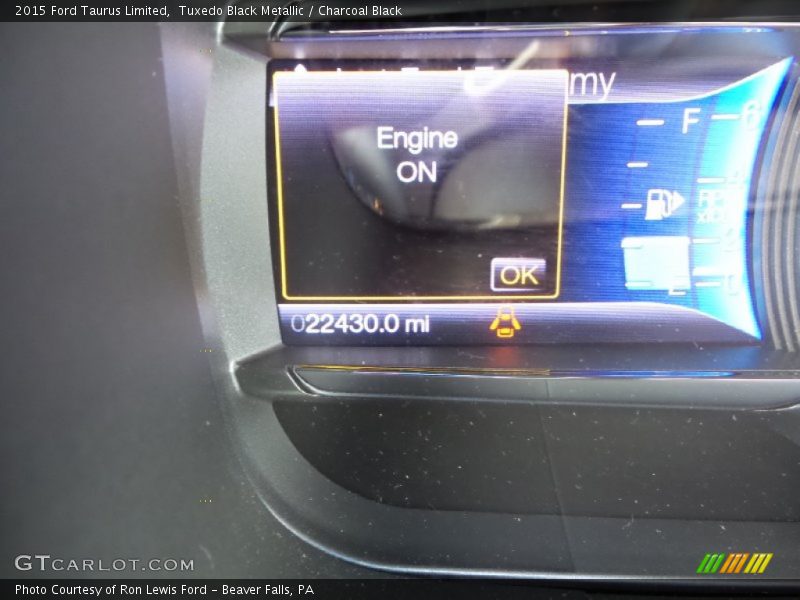 Tuxedo Black Metallic / Charcoal Black 2015 Ford Taurus Limited