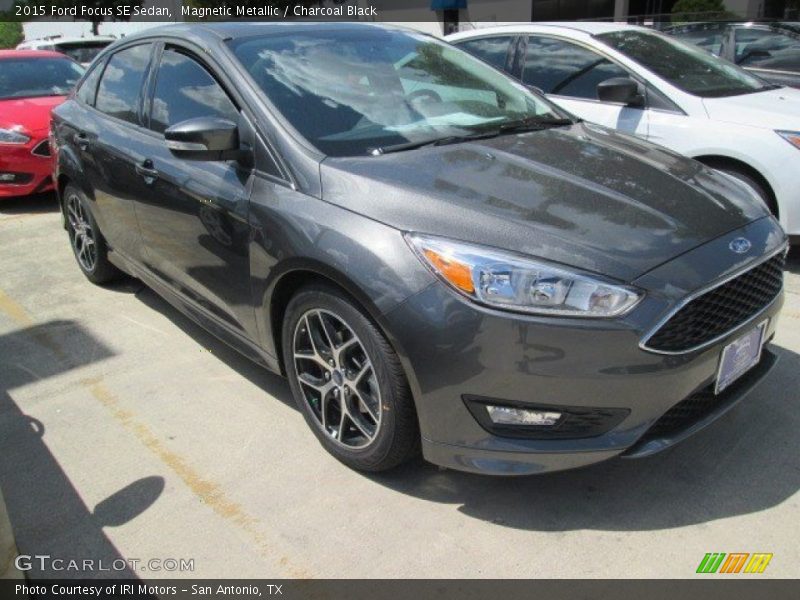 Magnetic Metallic / Charcoal Black 2015 Ford Focus SE Sedan