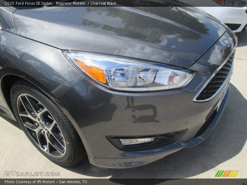 Magnetic Metallic / Charcoal Black 2015 Ford Focus SE Sedan