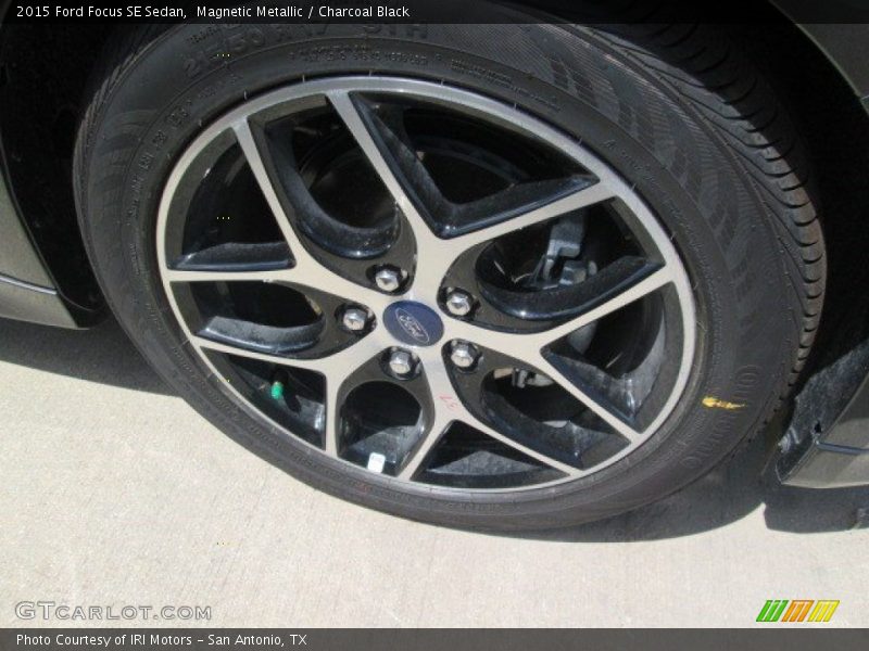 Magnetic Metallic / Charcoal Black 2015 Ford Focus SE Sedan