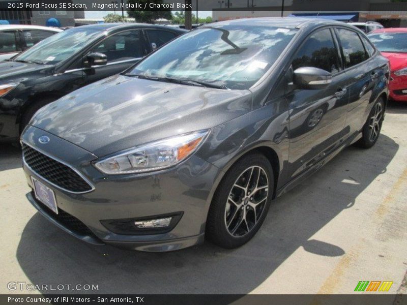 Magnetic Metallic / Charcoal Black 2015 Ford Focus SE Sedan