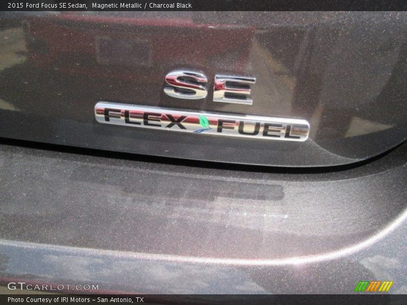 Magnetic Metallic / Charcoal Black 2015 Ford Focus SE Sedan