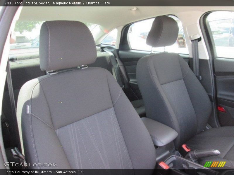 Magnetic Metallic / Charcoal Black 2015 Ford Focus SE Sedan