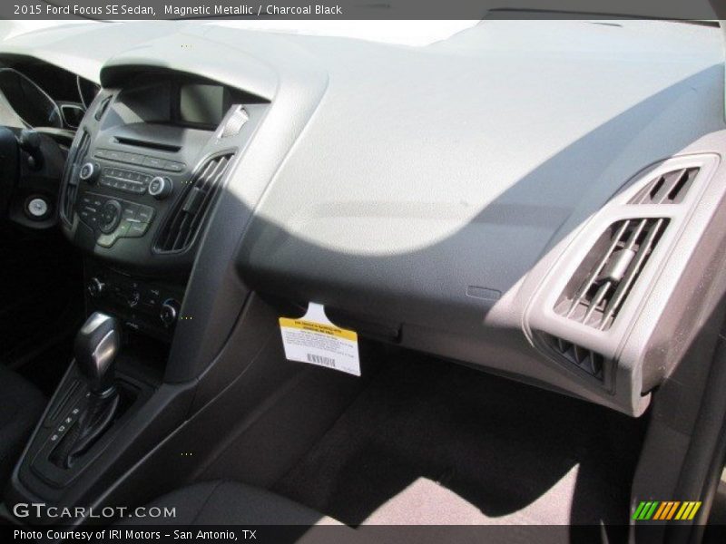 Magnetic Metallic / Charcoal Black 2015 Ford Focus SE Sedan