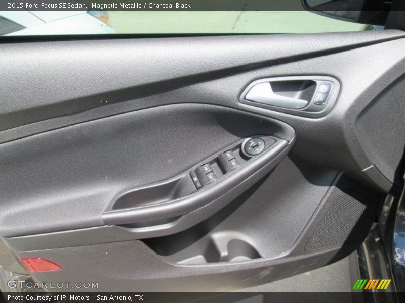Magnetic Metallic / Charcoal Black 2015 Ford Focus SE Sedan