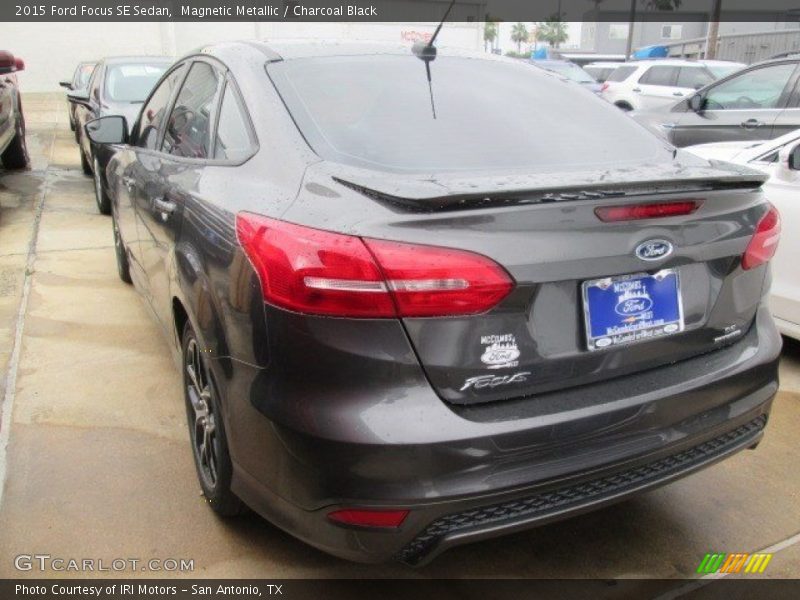 Magnetic Metallic / Charcoal Black 2015 Ford Focus SE Sedan