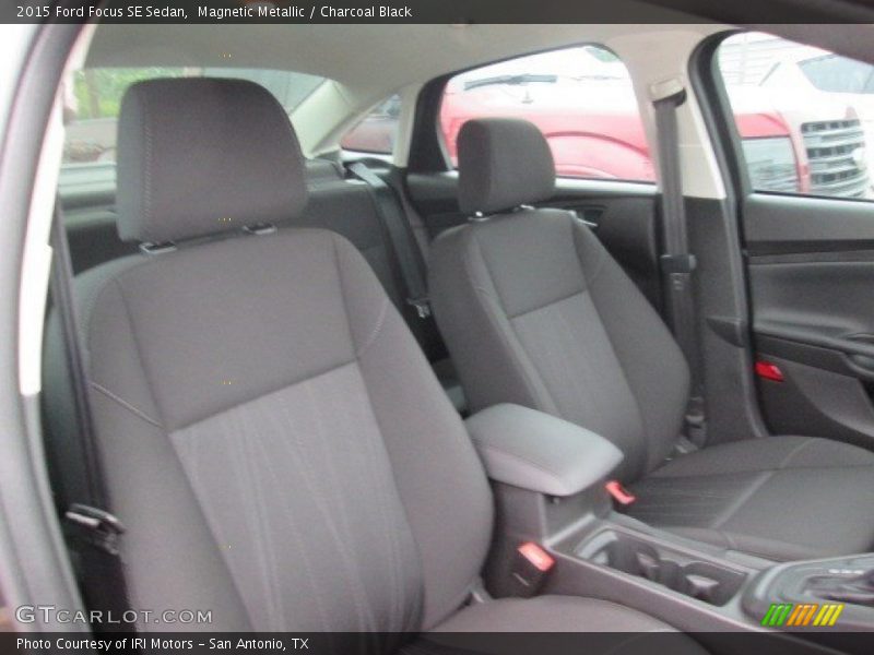Magnetic Metallic / Charcoal Black 2015 Ford Focus SE Sedan