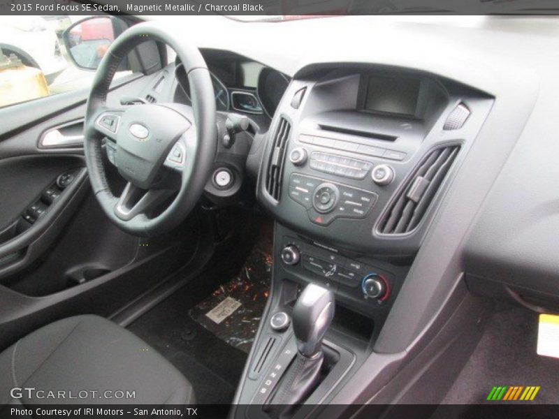 Magnetic Metallic / Charcoal Black 2015 Ford Focus SE Sedan