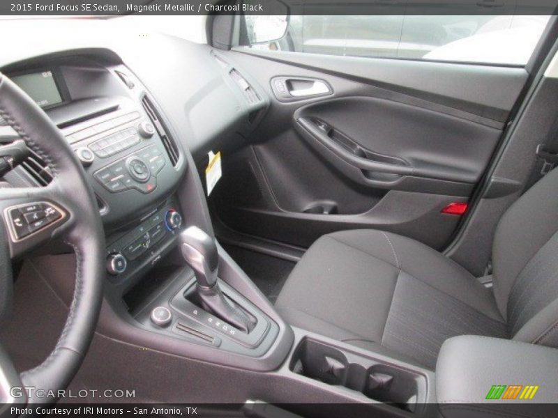 Magnetic Metallic / Charcoal Black 2015 Ford Focus SE Sedan