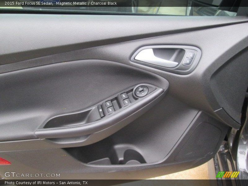 Magnetic Metallic / Charcoal Black 2015 Ford Focus SE Sedan