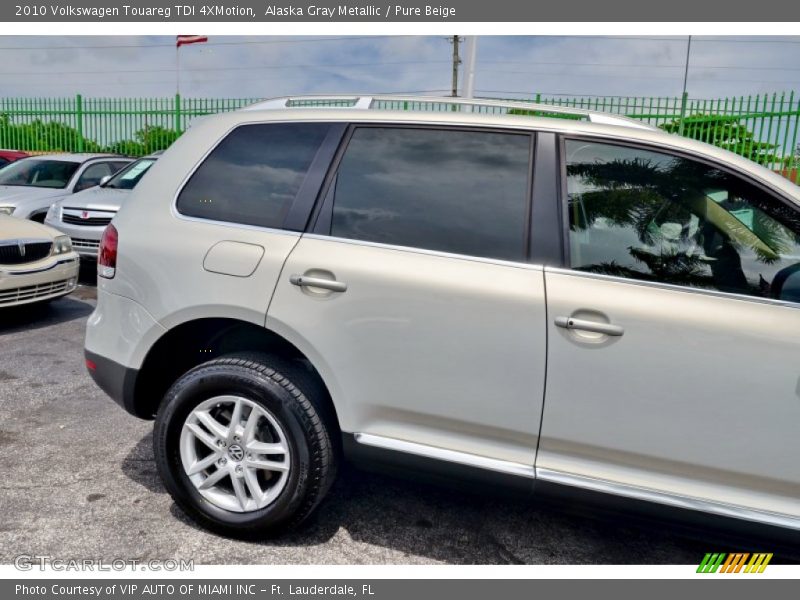 Alaska Gray Metallic / Pure Beige 2010 Volkswagen Touareg TDI 4XMotion