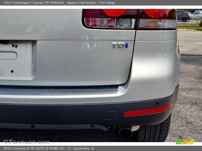 Alaska Gray Metallic / Pure Beige 2010 Volkswagen Touareg TDI 4XMotion