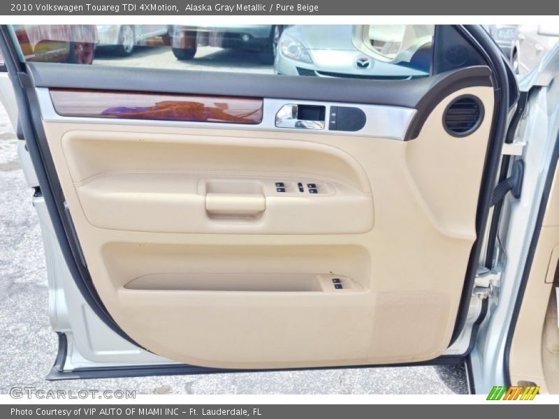 Alaska Gray Metallic / Pure Beige 2010 Volkswagen Touareg TDI 4XMotion