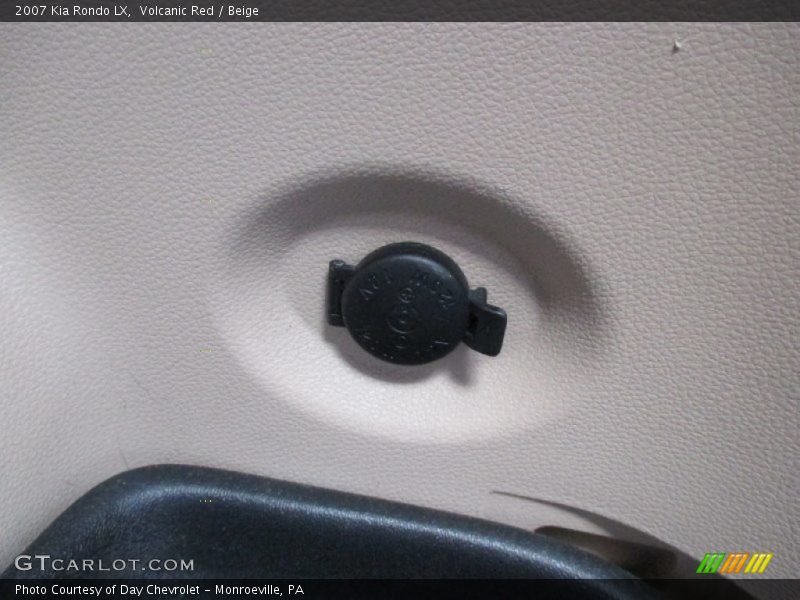 Volcanic Red / Beige 2007 Kia Rondo LX