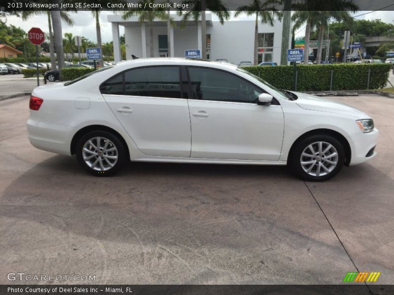 Candy White / Cornsilk Beige 2013 Volkswagen Jetta SE Sedan