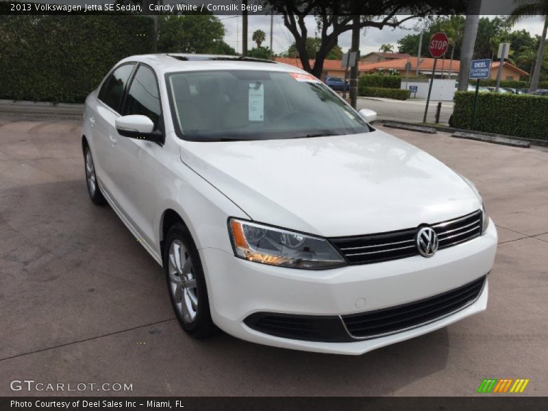 Candy White / Cornsilk Beige 2013 Volkswagen Jetta SE Sedan