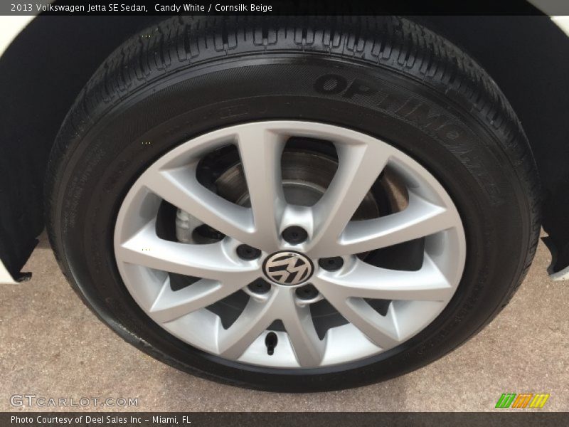 Candy White / Cornsilk Beige 2013 Volkswagen Jetta SE Sedan
