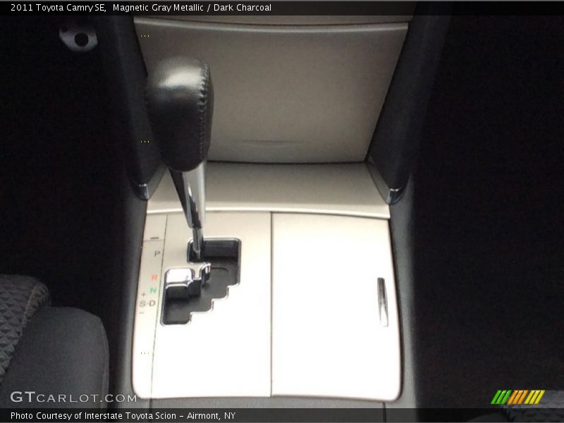 Magnetic Gray Metallic / Dark Charcoal 2011 Toyota Camry SE