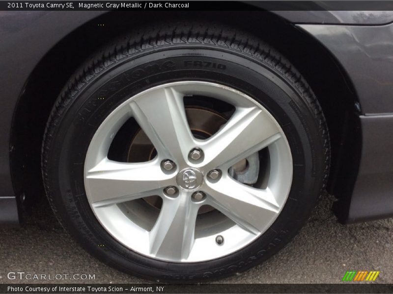 Magnetic Gray Metallic / Dark Charcoal 2011 Toyota Camry SE