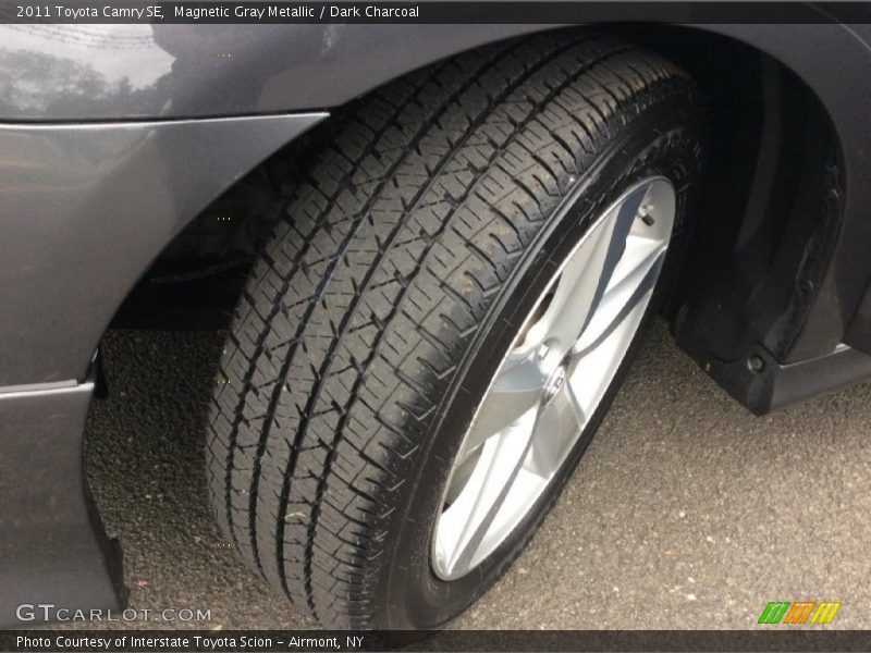 Magnetic Gray Metallic / Dark Charcoal 2011 Toyota Camry SE