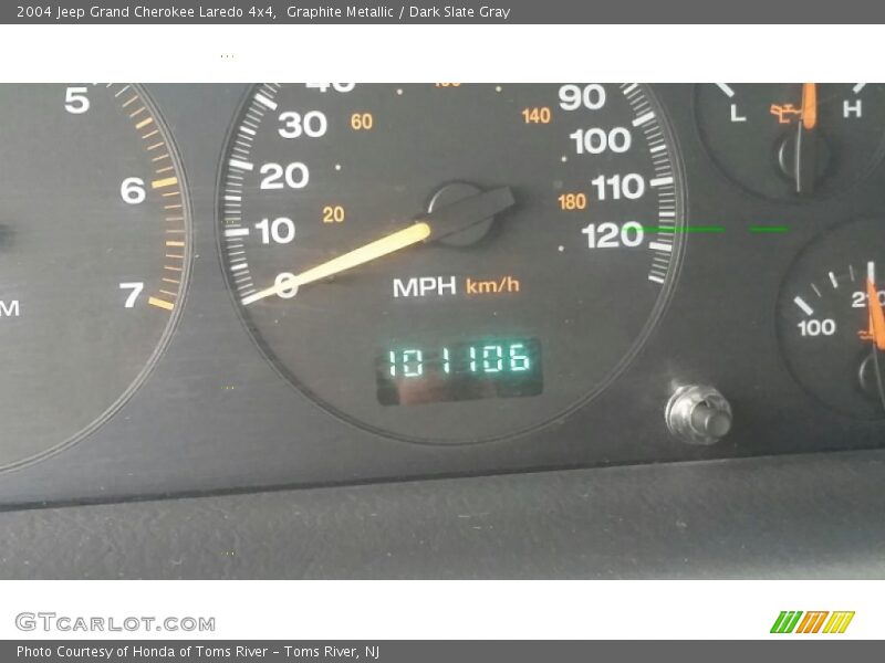 Graphite Metallic / Dark Slate Gray 2004 Jeep Grand Cherokee Laredo 4x4
